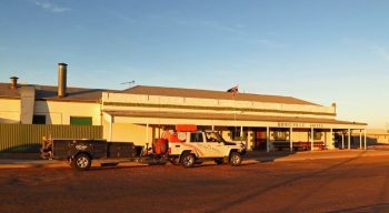Birdsville Pub - Pindan Tours and 4WD Training