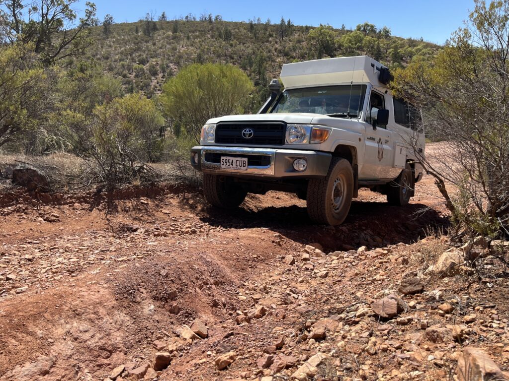 4WDriving in Rocky terrain 4WD Motorhome training driving in steep Rocky terrain